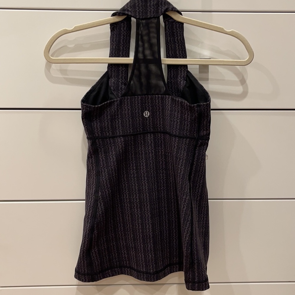 Lululemon Scoop Neck Tank Top built in sports bra size 4. - Picture 2 of 10